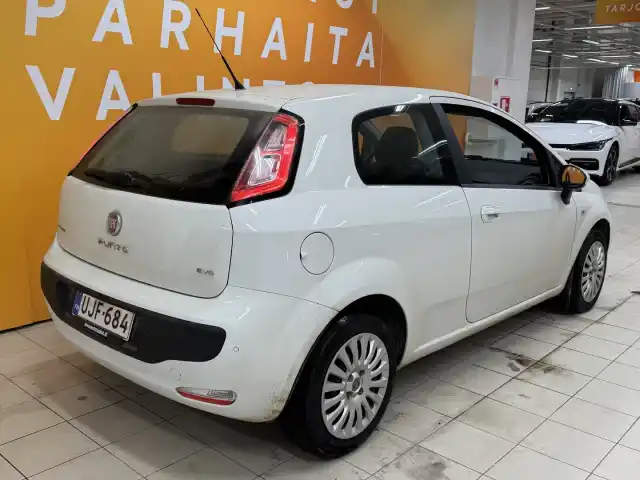 Valkoinen Tila-auto, Fiat Punto Evo – UJF-684