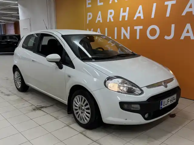 Valkoinen Tila-auto, Fiat Punto Evo – UJF-684