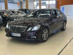 Ruskea Sedan, Mercedes-Benz E – UKF-211, kuva 1