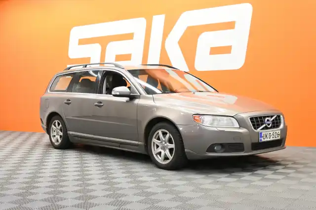 Harmaa Farmari, Volvo V70 – UKG-526