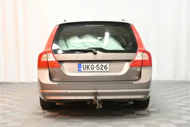 Harmaa Farmari, Volvo V70 – UKG-526