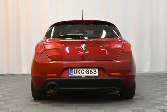 Punainen Viistoperä, Alfa Romeo Giulietta – UKG-863