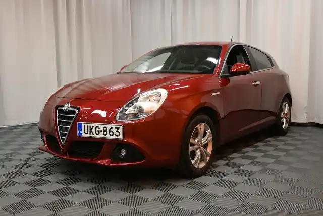 Punainen Viistoperä, Alfa Romeo Giulietta – UKG-863