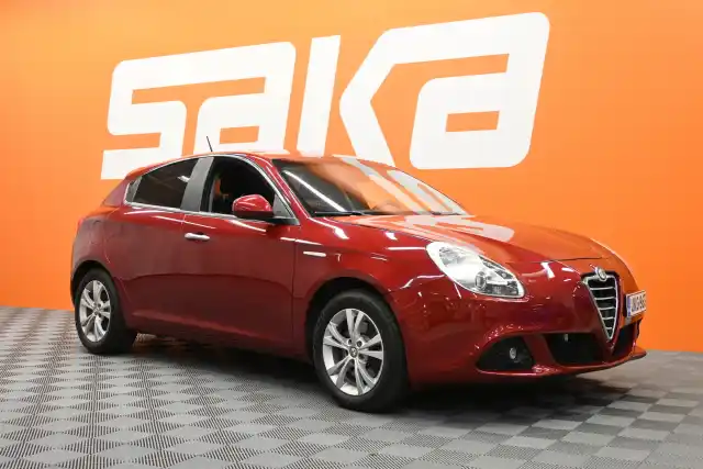 Punainen Viistoperä, Alfa Romeo Giulietta – UKG-863