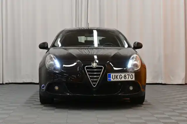 Musta Viistoperä, Alfa Romeo Giulietta – UKG-870