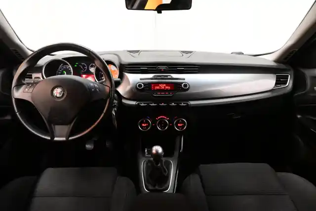 Musta Viistoperä, Alfa Romeo Giulietta – UKG-870