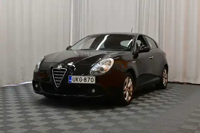 Musta Viistoperä, Alfa Romeo Giulietta – UKG-870