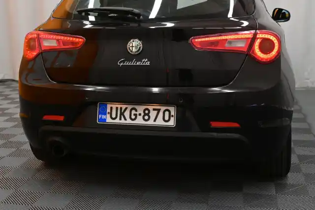 Musta Viistoperä, Alfa Romeo Giulietta – UKG-870