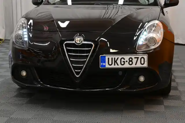 Musta Viistoperä, Alfa Romeo Giulietta – UKG-870