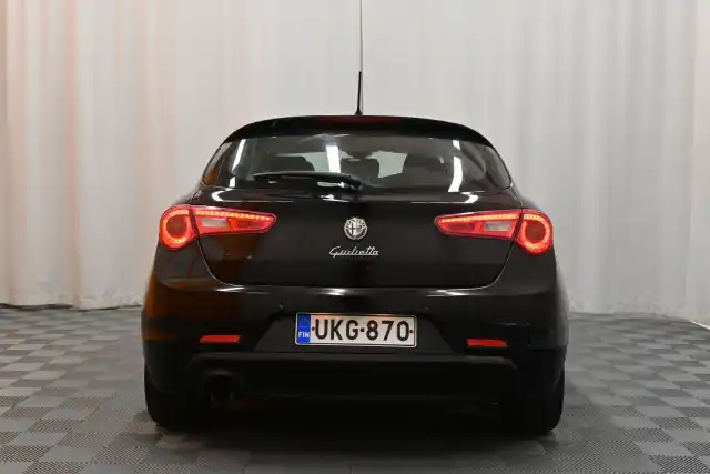 Musta Viistoperä, Alfa Romeo Giulietta – UKG-870