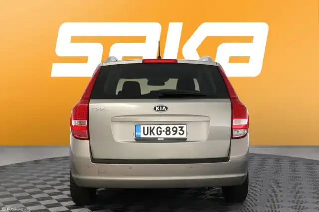 Hopea Farmari, Kia cee'd – UKG-893