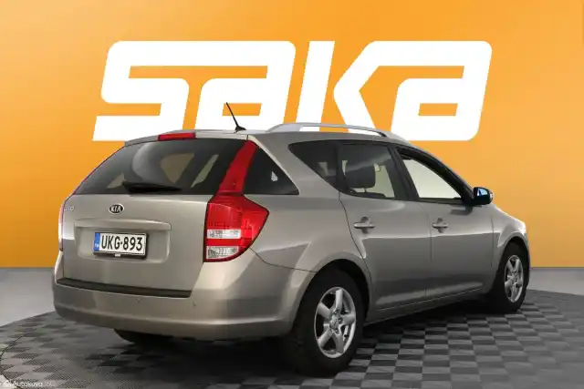 Hopea Farmari, Kia cee'd – UKG-893