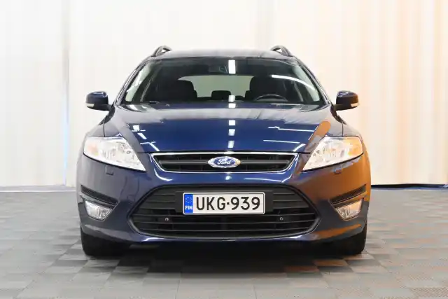 Sininen Farmari, Ford Mondeo – UKG-939