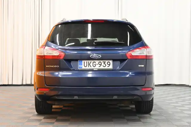 Sininen Farmari, Ford Mondeo – UKG-939