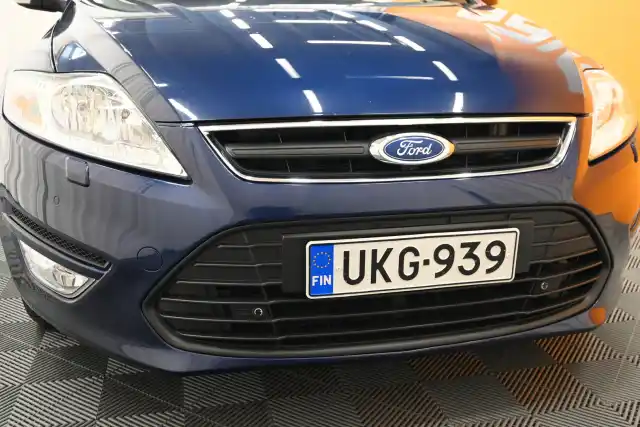 Sininen Farmari, Ford Mondeo – UKG-939