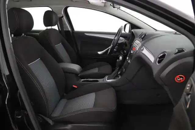 Musta Farmari, Ford Mondeo – UKG-992