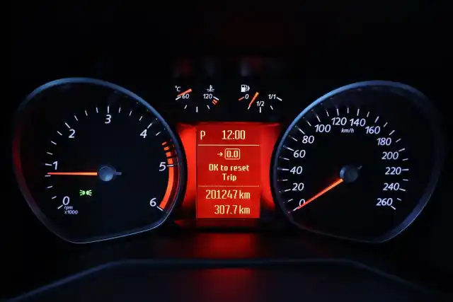 Musta Farmari, Ford Mondeo – UKG-992
