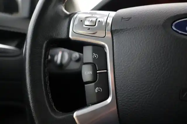 Musta Farmari, Ford Mondeo – UKG-992