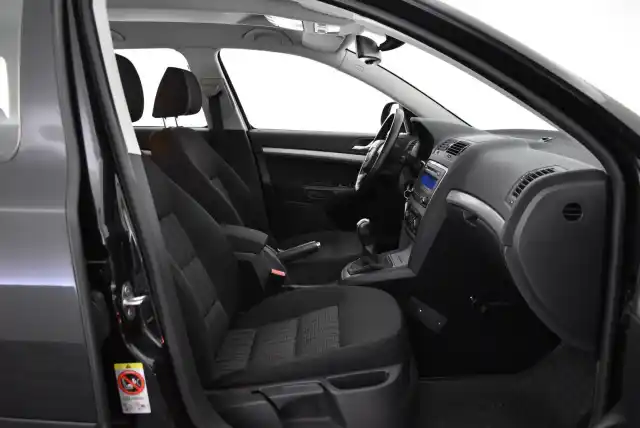 Musta Farmari, Skoda Octavia – ULF-611