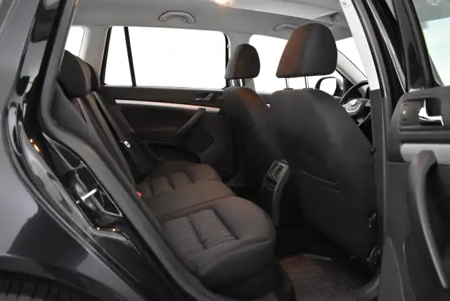Musta Farmari, Skoda Octavia – ULF-611