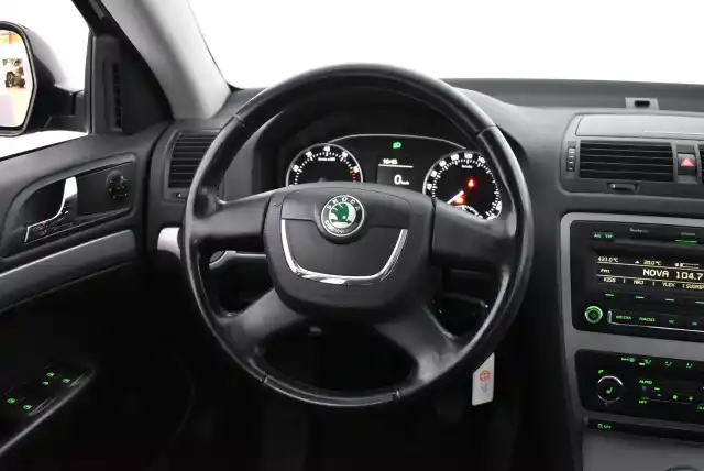 Musta Farmari, Skoda Octavia – ULF-611