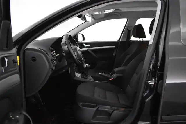 Musta Farmari, Skoda Octavia – ULF-611