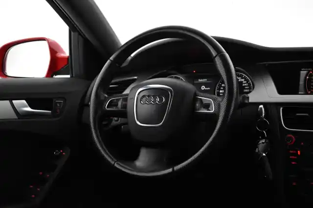 Punainen Farmari, Audi A4 – ULF-875