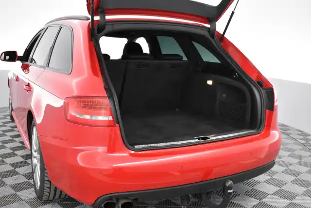 Punainen Farmari, Audi A4 – ULF-875