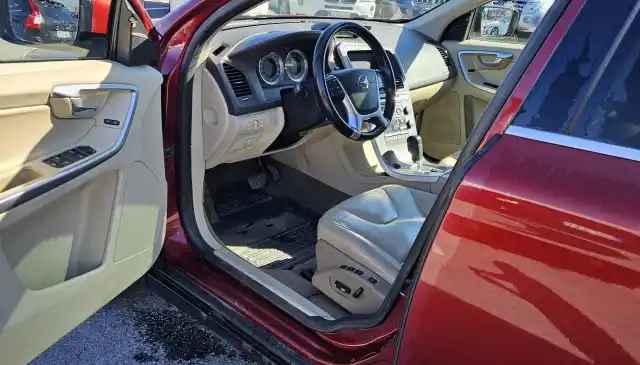 Punainen Farmari, Volvo XC60 – UMF-298