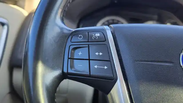 Punainen Farmari, Volvo XC60 – UMF-298