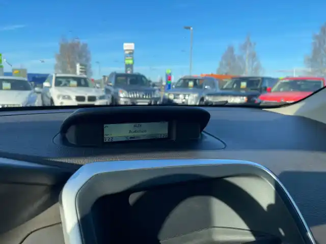 Punainen Farmari, Volvo XC60 – UMF-298