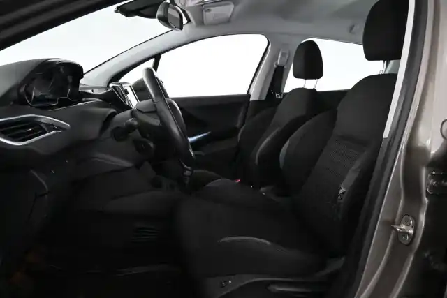 Harmaa Viistoperä, Peugeot 208 – UMG-403