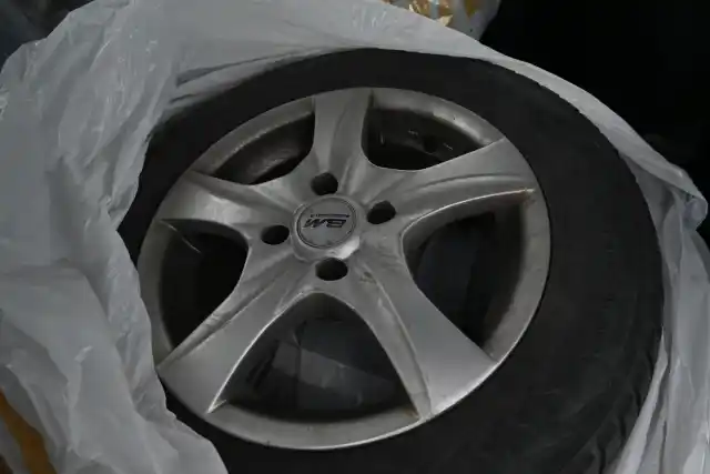 Harmaa Viistoperä, Peugeot 208 – UMG-403