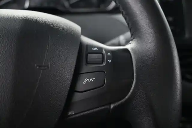Harmaa Viistoperä, Peugeot 208 – UMG-403