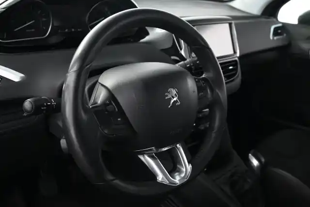Harmaa Viistoperä, Peugeot 208 – UMG-403