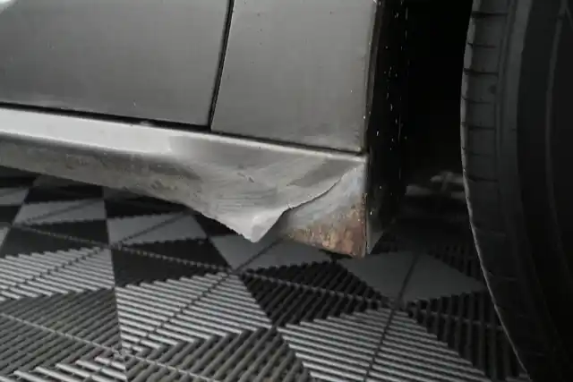 Harmaa Viistoperä, Peugeot 208 – UMG-403