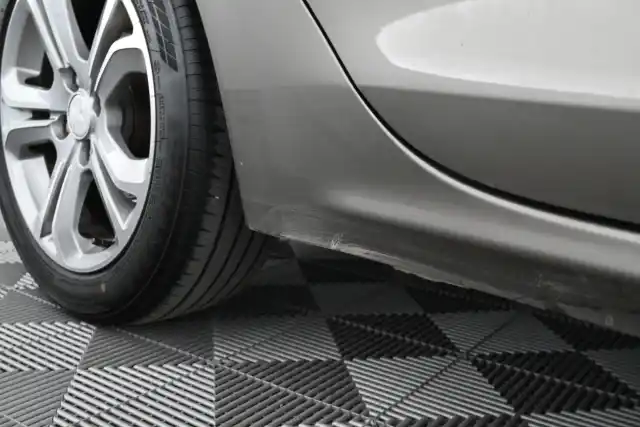 Harmaa Viistoperä, Peugeot 208 – UMG-403