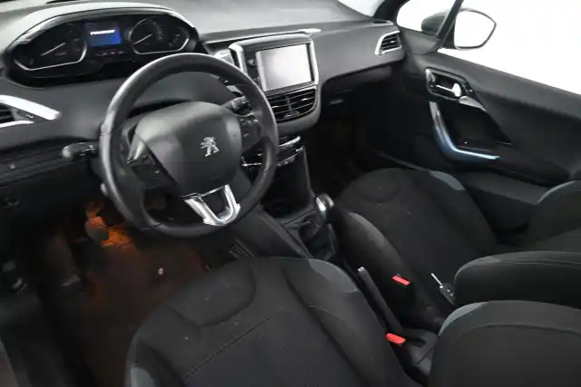 Harmaa Viistoperä, Peugeot 208 – UMG-403