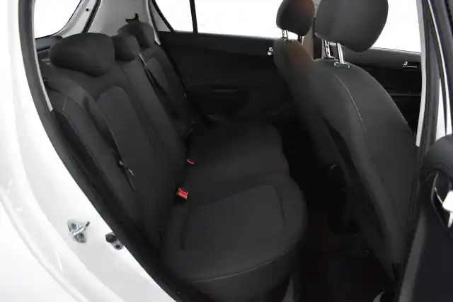 Valkoinen Viistoperä, Hyundai i20 – UMG-717
