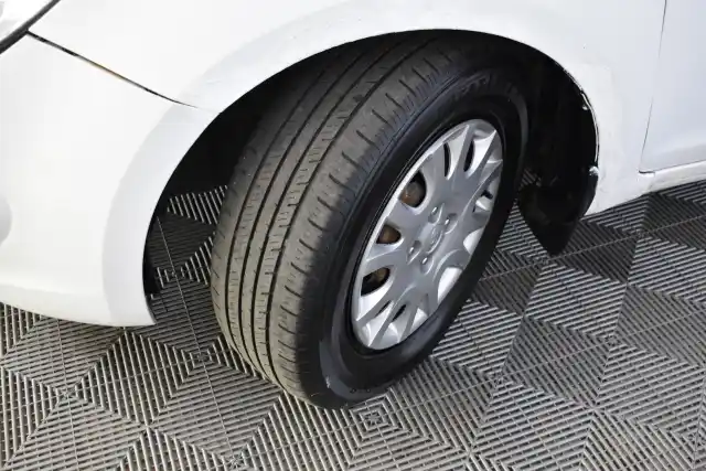 Valkoinen Viistoperä, Hyundai i20 – UMG-717