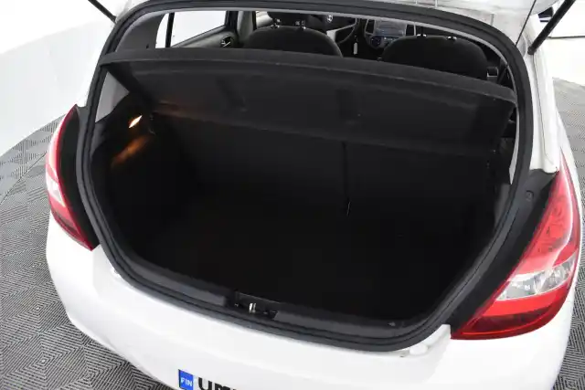 Valkoinen Viistoperä, Hyundai i20 – UMG-717