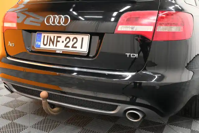 Musta Farmari, Audi A6 – UNF-221