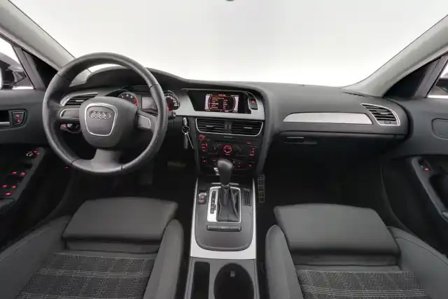 Musta Sedan, Audi A4 – UNF-248