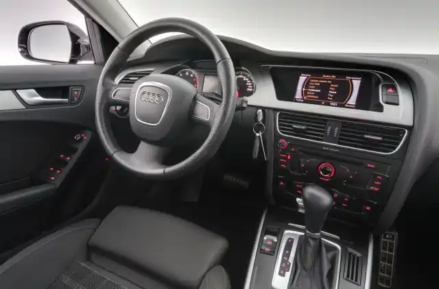 Musta Sedan, Audi A4 – UNF-248