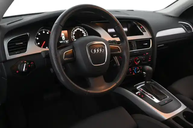 Musta Sedan, Audi A4 – UNF-248