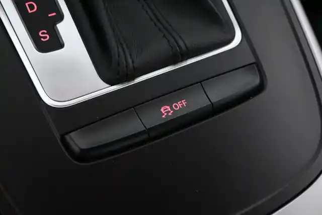 Musta Sedan, Audi A4 – UNF-248