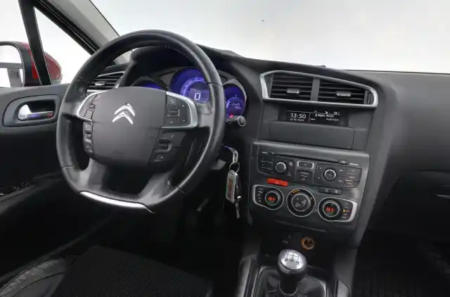 Punainen Viistoperä, Citroen C4 – UNF-821