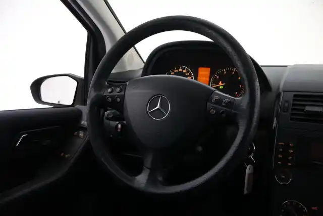 Punainen Farmari, Mercedes-Benz A – UNY-539