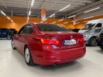 Punainen Sedan, BMW 318 – UOG-467, kuva 2