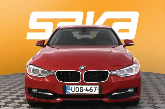 Punainen Sedan, BMW 318 – UOG-467